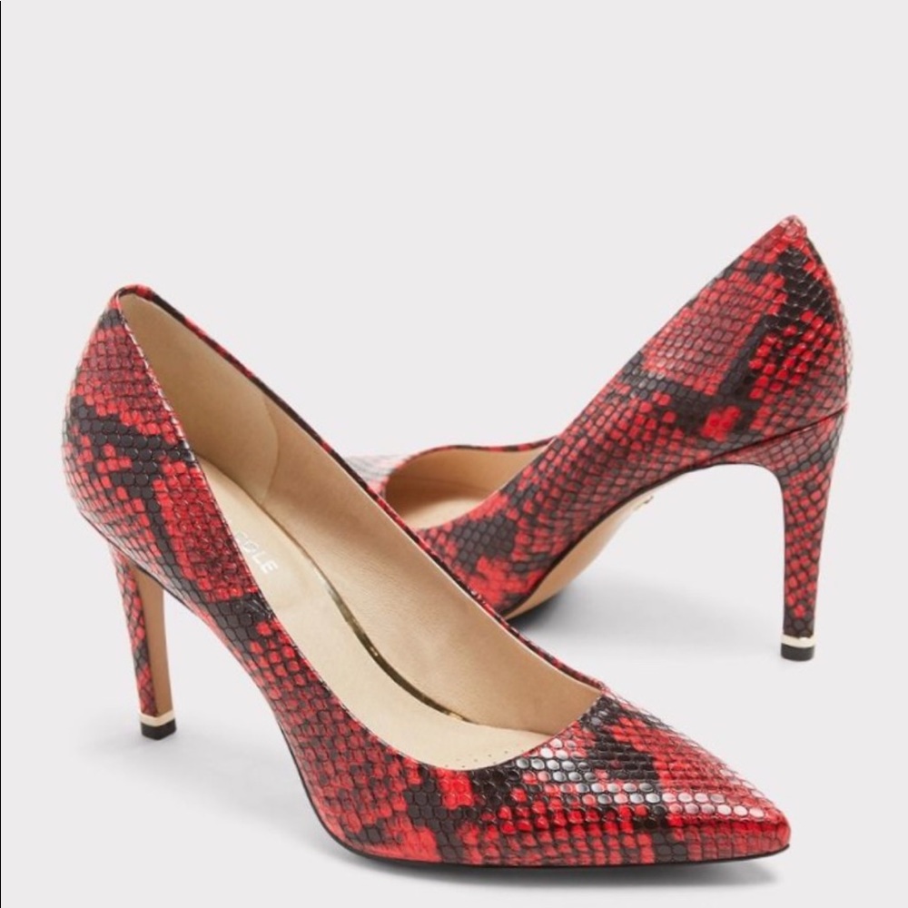 KENNETH COLE SNAKEPRINT PUMPS